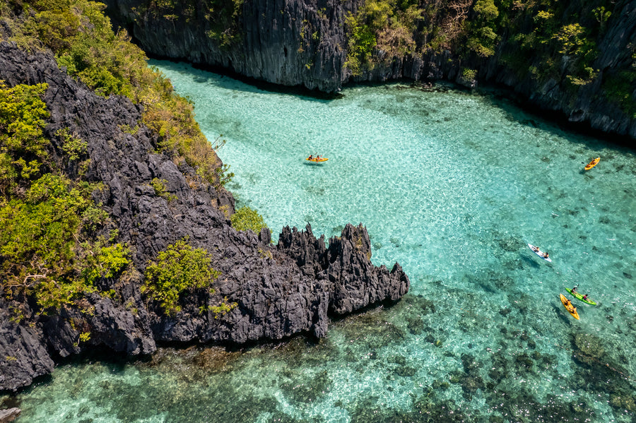 Limestone cliffs and turquoise water around the islands of El Nido, Palawan